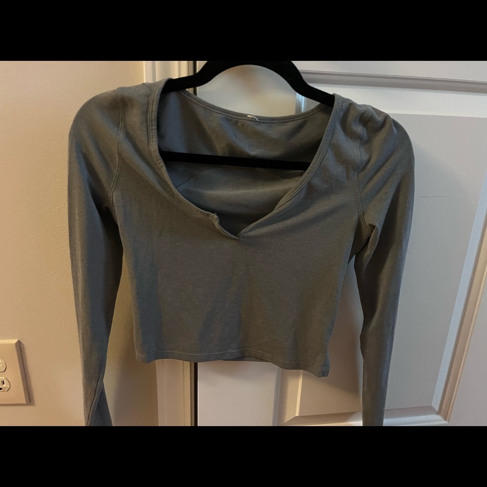 Lululemon size 2 crop long sleeve